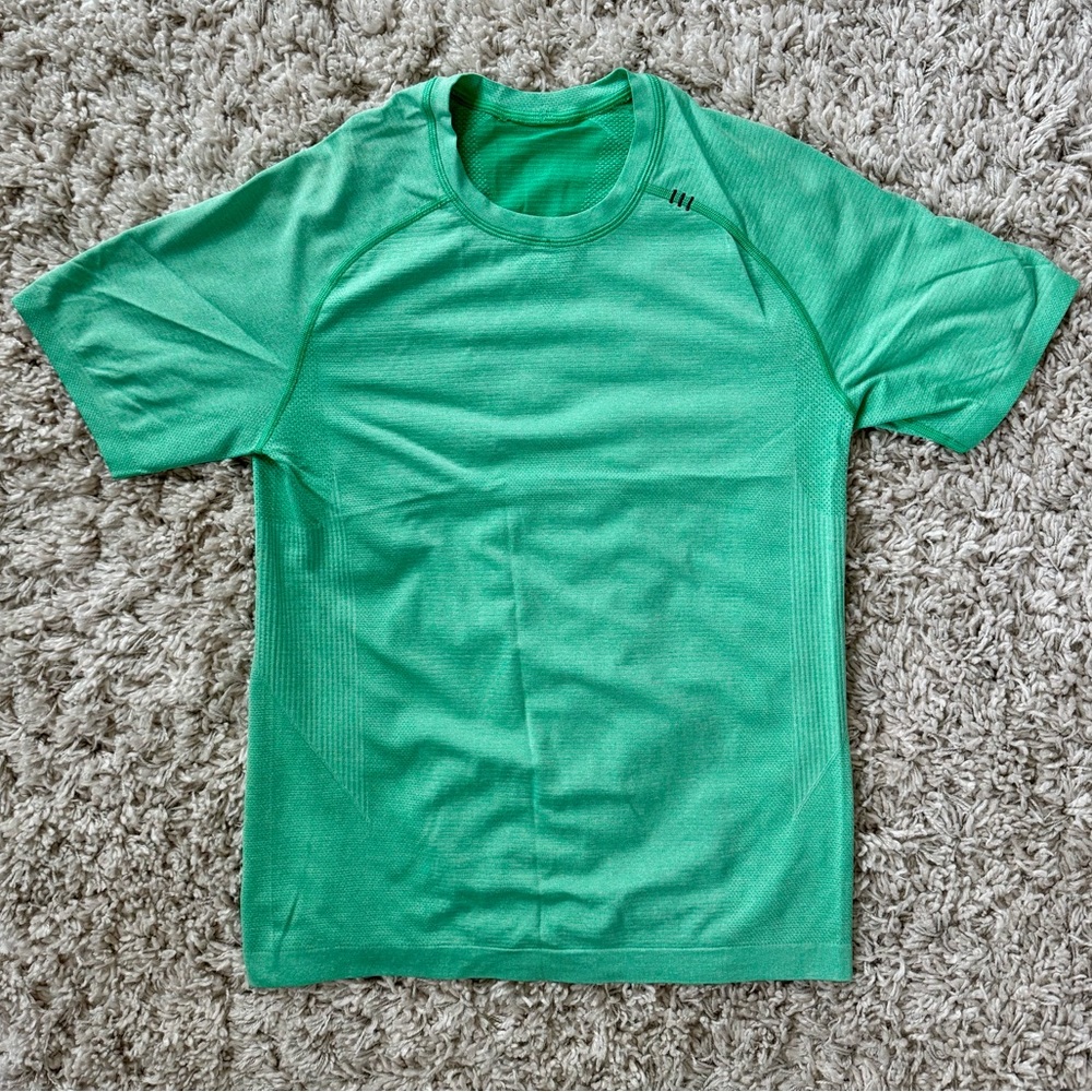 Lululemon Metal Vent tech shirt. Mens S.